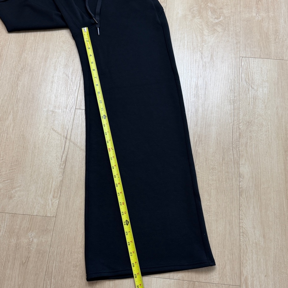 Spanx AIR ESSENTIALS Wide Leg Pant BLACK
Size XS PETITE - Picture 8 of 9